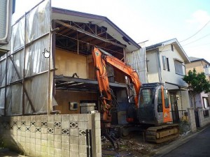 68.一戸建て建て替えは解体工事から始めます